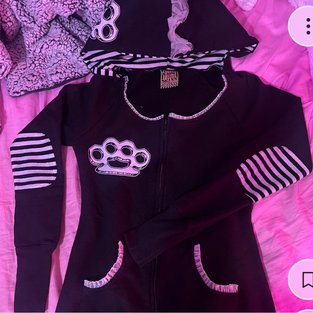 ISO!! looking for this jacket possibly from hot topic! don’t buy this listing!!
